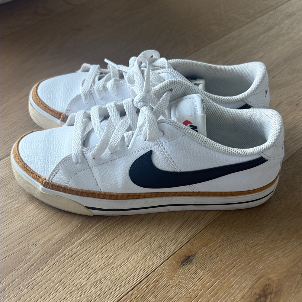 Nike Court Legacy Sneaker black and tan